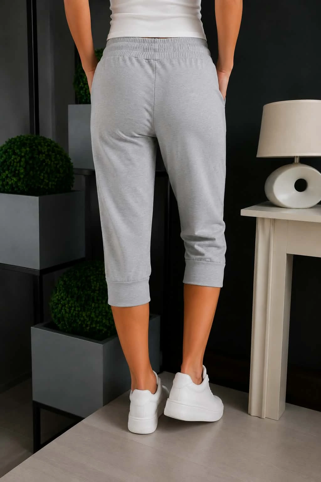 Calça curta cinza com cintura elástica – photo 6